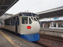 　その名も「鉄道ホビートレイン」。普通運賃のみで乗れる、鈍行列車です。
　０系新幹線を再現した外観は、あまりにも衝撃的でユーモラス。韓国の昔の特急「観光号」にそっくりとの説も。
