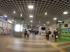 福井駅コンコース。

意外とこじんまりしています。