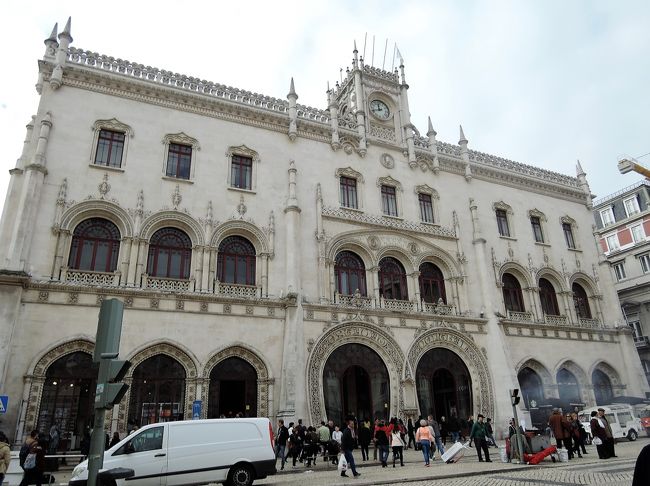 ロシオ駅。馬の蹄鉄のような入り口が<br />印象的。<br />