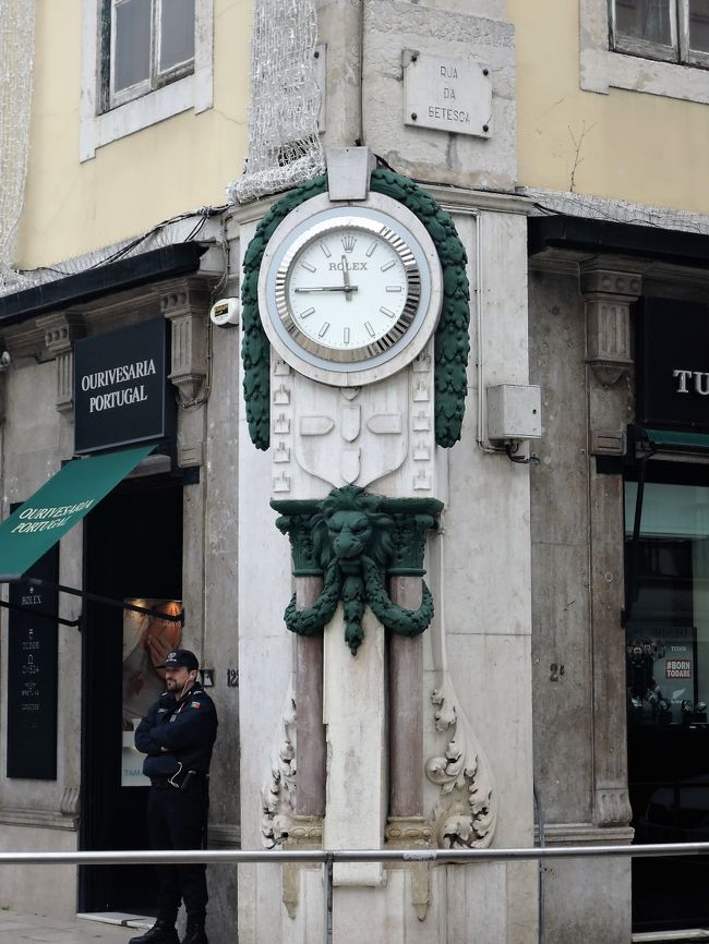 地下鉄の入り口の辺りで解散。<br />13時まで自由行動です。<br />