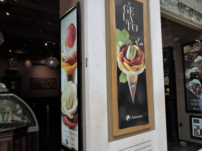 人気のアイスクリーム店。<br />お花のように盛り付けてくれるそうです。<br />