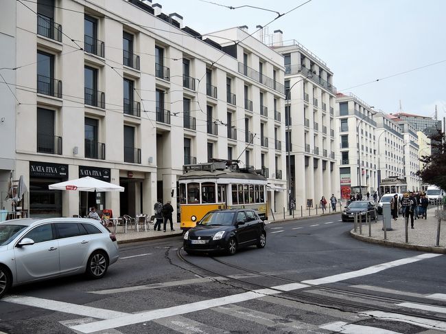 バスに乗ってランチ場所のリベイラ市場へ移動します。<br />