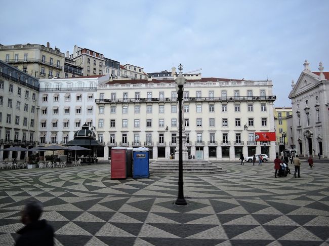 リスボンの街にはあちらこちらに広場があります。<br />