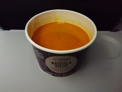 ジェットスター JQ665：エアーズロック→メルボルン
飛行機は6時間半も遅れてしまいここで食べないと昼食・夕食がスキップされてしまいそうだったのでラクサを注文。7オーストラリアドルくらい。想像よりおいしかったものの少しぬるめ？