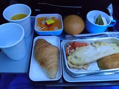 エジプト航空 MS684：ダンマーム→カイロ
朝食。この時、体調が思わしくなかったので食べた記憶が…