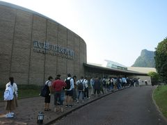 8:55　武雄市図書館　開館を待つ長い行列にびっくり！