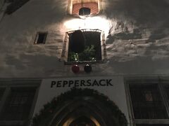 ペッパーサック

16世紀  胡椒の取引所だった 建物

ここで夕飯