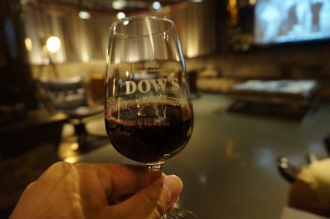 ホテルに戻りポルトワインをいただく