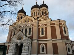 アレクサンドルネフスキー聖堂

ロシア教会だから

内部写真禁止
