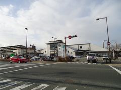 宇治駅の到着しました。

風が冷たい。東北と気温が変わらない。

さあ、平等院まで歩いて途中お昼を食べて行こう !!