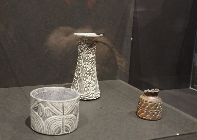 「石器容器」タールート島出土　紀元前2500～前2000年頃　サウジアラビア国立博物館蔵<br />現在のイランで製造された石器は、タールート島の商人を介しメソポタミアへ運ばれていました。<br />