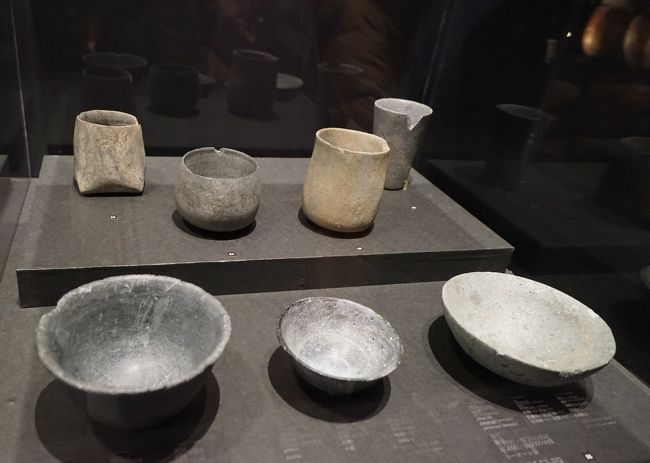 「石器容器」タールート島出土　紀元前2500～前2000年頃　サウジアラビア国立博物館蔵<br />