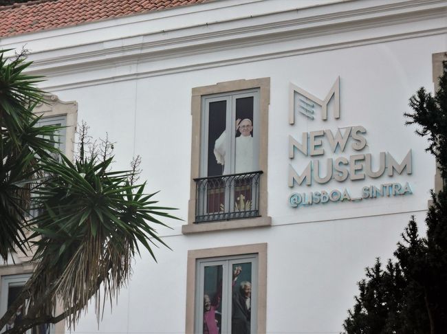 ローマ法王まで！！<br />なんと豪華なお出迎えなんでしょう！<br />この建物はニュースミュージアムのようです。