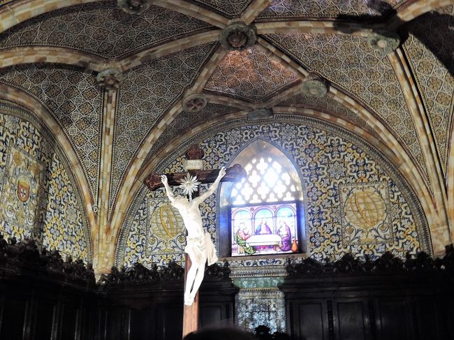 アズレージョに覆われた礼拝堂。<br />