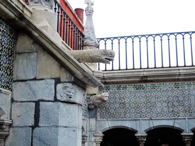 サルや魚や人やライオンや・・<br />ただ、それがみんな不気味な顔をしています。<br />