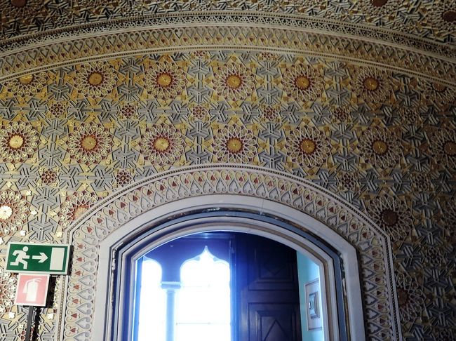 模様の中心は菊の御紋のような・・<br />立体的になっています。<br />