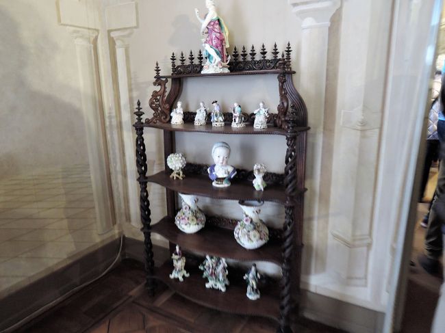 ピンボケですが・・。<br />可愛い陶器のお人形が飾られています。<br />