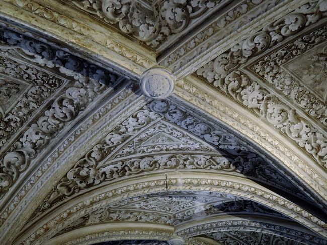 本当に、壁も、家具も天井も細工が凄いんです。<br />