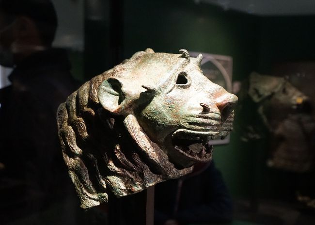 青銅製の「ライオン」ナジュラーン　2世紀頃　サウジアラビア国立博物館蔵<br />南アラビアから北へ向かう全ての隊商が通過するオアシス都市ナジュラーンからも多くのものが出土しています。