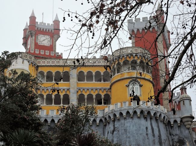 最後にもう一度振り返って、ペナ宮を<br />後にします。<br />