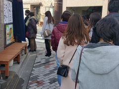 京都駅バスターミナルB1のバス停から市営9のバスで下岸町まで。行ってみたかった朧八瑞雲堂へ。下岸町バス停から7-8分歩いて9:15頃到着。着いた時点で15人ほど並んでいました。