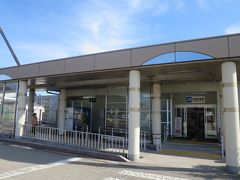 9:30　レンタカーを返却して加賀温泉駅着
北陸新幹線の工事が着々と進んでいました。
9:36　加賀温泉駅発　特急しらさぎ51号
10:05　金沢駅着
まだあまり混雑していない駅ビルでお土産を購入し、コインロッカーへ荷物イン