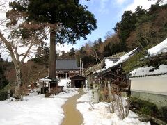 45分ほどで着いた観音正寺は観音正寺は標高433ｍのところに建つ寺で、聖徳太子の開基と伝えられています。西国33ヶ所の32番札所として栄え、難所でも多くの参拝客を集めます。