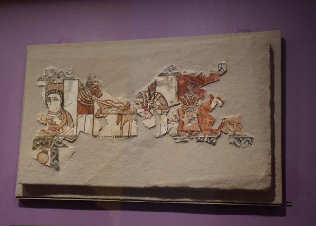 「葬送」カルヤト・アルファーウ 紀元前1世紀頃　キングサワード大学博物館<br />片手に杯、片手に馬の手綱を持つ人物が描かれています。<br />