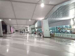 で、空港に到着。ガルーダ航空は新しくできたターミナル３を利用します。