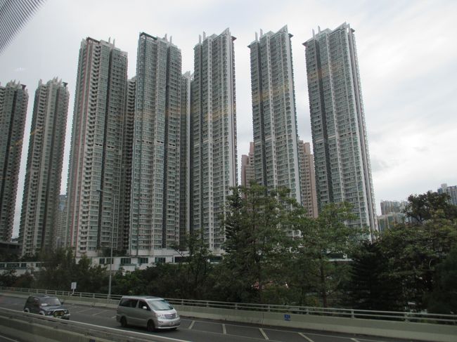 香港らしい景色。やっぱりバスの二階席がいいですね。