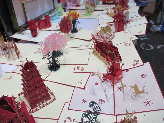 飛び出すメッセージカードを値切りまくって購入。