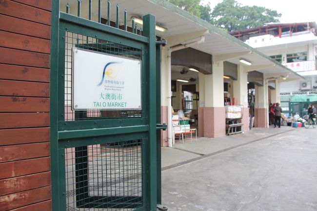 市場を通り、更に歩きます。