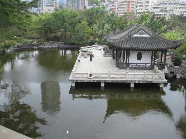 綺麗な公園です。早朝カンフーおじさん発見。