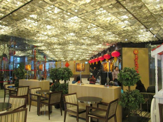 カオルーンホテルをチェックアウトします。最初にここのホテルに泊まったのが１８年前ですが、リフォームしたりして綺麗に保ててますね。