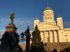 元老院広場から　ヘルシンキ大聖堂と
アルクサンドル2世像