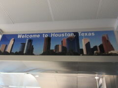 楽しいファーストクラスを終えて、ヒューストン空港に着きました。