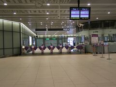 桃園空港着。ここから新幹線で高雄へ。