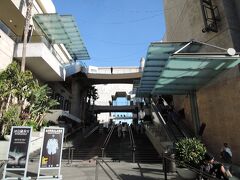ハリウッド & ハイランド センターへ

We visited to Hollywood ＆ Highland Center.