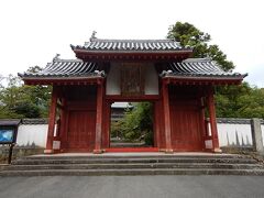 東光寺
朱の山門が立派な東光寺は黄檗宗の名刹。