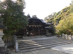 帰りの飛行機の時間までもう少しありますので
近くの寺社を巡ります。
向日神社　坂の上にあるのできつかったです。