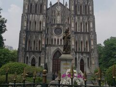 セント・ジョセフ教会。
中は自由に見学できます。
ちょうどもうすぐ休憩の時間だったみたいで
「5ミニッツ」と言われた。
中は写真撮影NGの模様。
とても綺麗でした。
