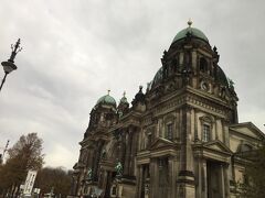 ベルリン大聖堂は車窓から。
