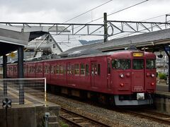七尾駅から七尾線に乗り換え金沢駅方面へ向かいます。
