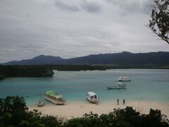 ﾚﾝﾀｶｰでまずは川平湾へ、いきなり雲が現れて雨が…雲の切れ間から太陽が覗くと海が綺麗に見えます。