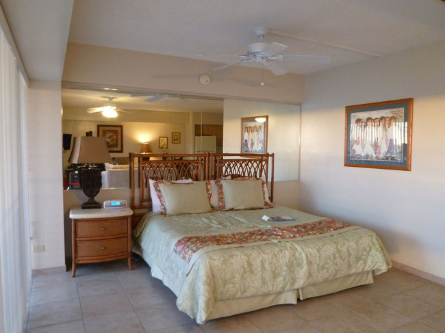 ショアのベッドルーム<br />この写真を撮影後、寝相の悪い娘が落ちないよう、壁とベッドの間に椅子を設置しました