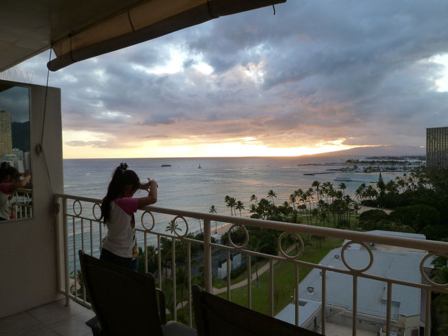 目の前を遮るものがなく、開放感いっぱいのラナイ<br />ここで、暮らせたら、良い人になれそう<br />と思ってしまうσ^_^; 単純ですな