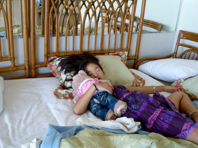 フラグリルから戻り、爆睡(._.)<br /><br />ごめんね、ママ、張り切りすぎて飛ばしちゃったね<br />疲れてるよね<br />ごめん<br /><br />2日目の朝から外食は無謀でした、反省