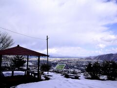 姨捨駅から歩いて３分ほどの場所にある「姨捨公園」にやって来ました
小さな公園ながらも善光寺平をパノラマ眺望出来る、開放感溢れた公園であります