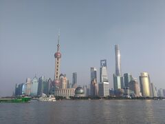 外灘の遊歩道から眺められる浦東エリア。