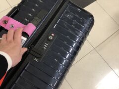 チェンマイ空港に着き、荷物を…
あれ？来ない
そうかANAのプライオリティタグなんて関係ないのか
あれ？本当にこない
バゲージクレームに行くも、あっちだ、こっちだと言われ(°▽°)
お迎えの人とも会えず